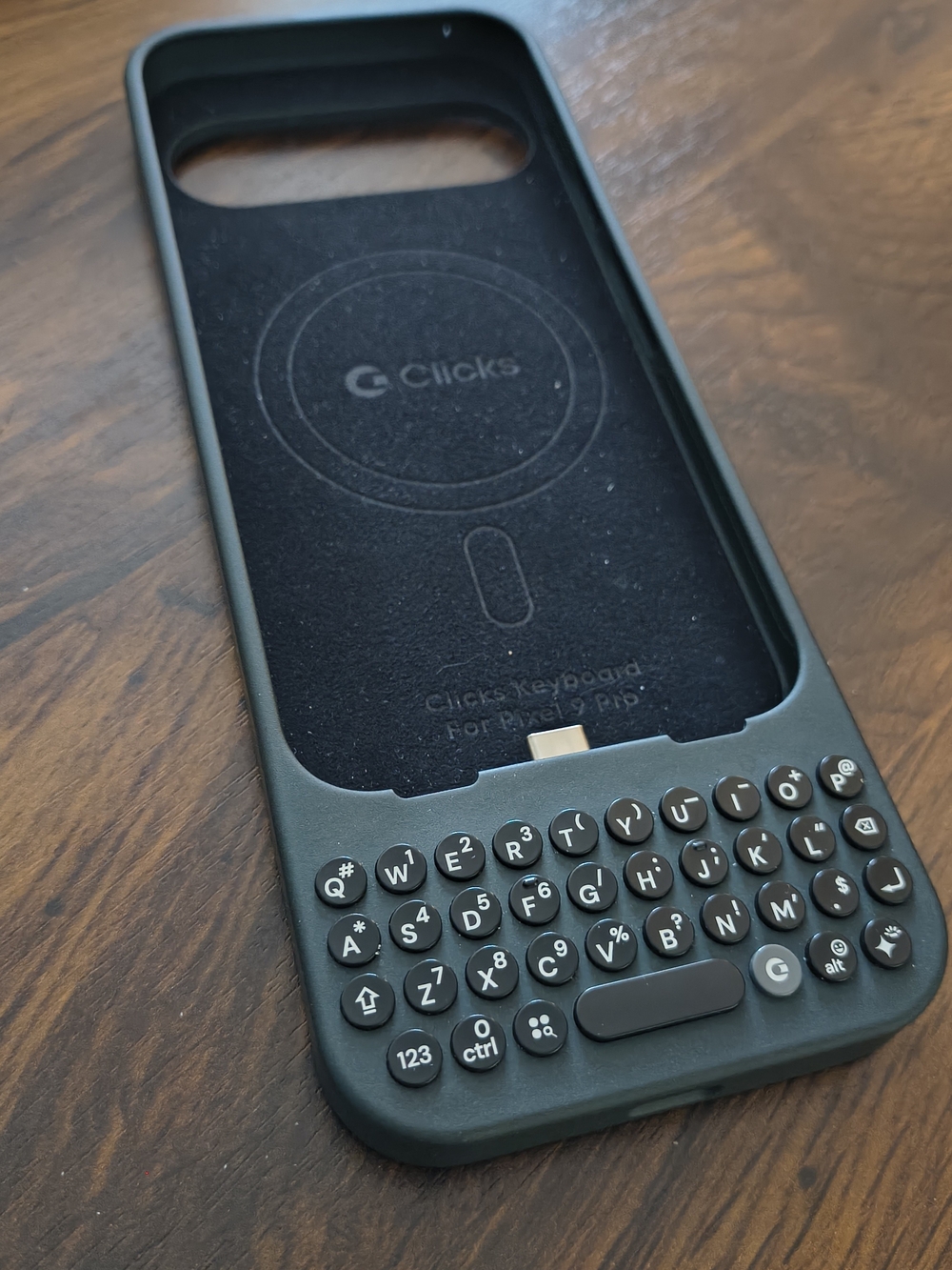 Clicks Keyboard Case Pixel 9/10